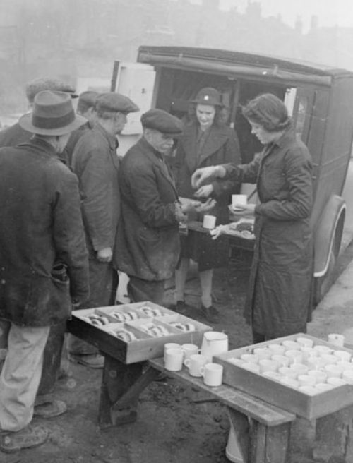 Пункт питания WVS (Женская добровольная служба). 1940 г.