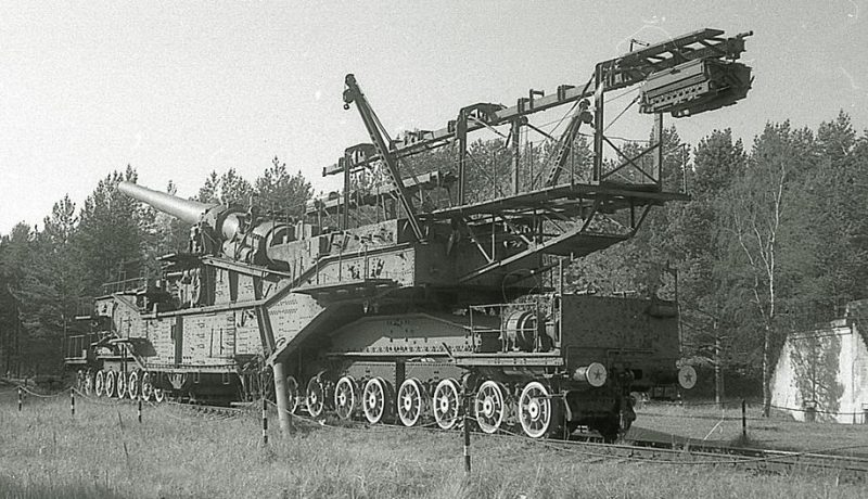 Установка ТМ-3-12 на «Красной Горке» в годы войны и сегодня.
