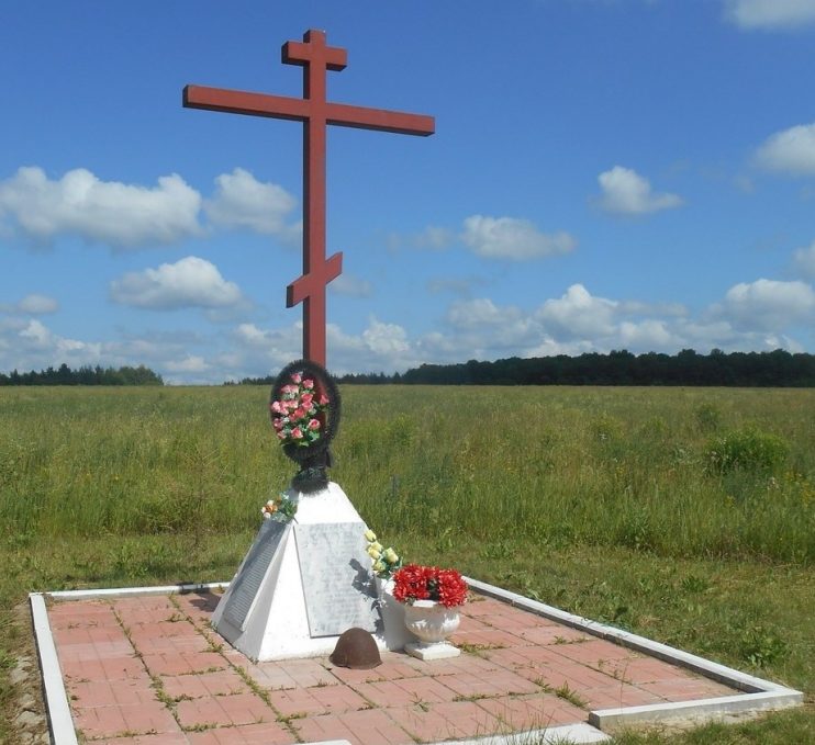 д. Прудное Тульского городского округа. Поклонный крест памяти уничтоженных немцами жителей деревни.