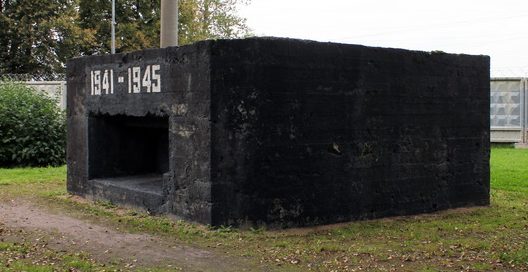ДОТ в г. Колпино, пересечения ул. Танкистов и Колпинского шоссе, под казематную шаровую 45-мм артиллерийскую установку ДОТ-4. 