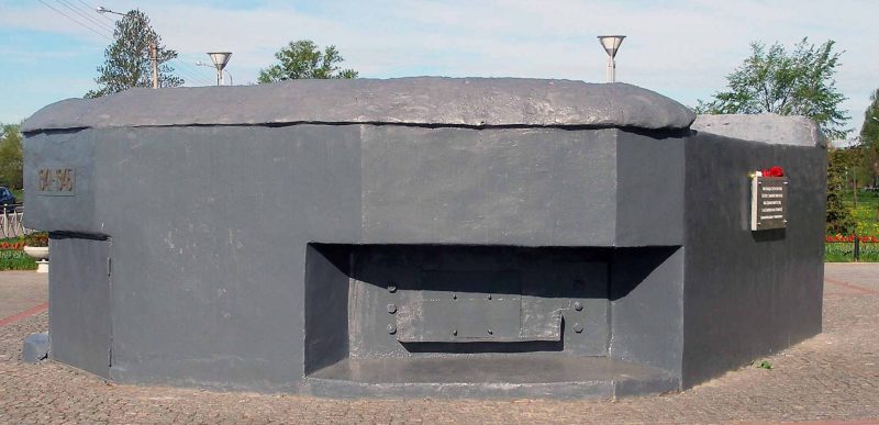 Двухамбразурный ДОТ в г. Колпино, ул. Оборонная, под казематную шаровую 45-мм артиллерийскую установку ДОТ-4.