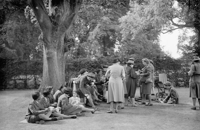 Женщины из ATS на вечеринке. 1944 г. 