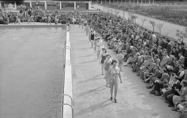 Конкурс красоты в лагере отдыха ATS. Йоркшир, 1945 г. 