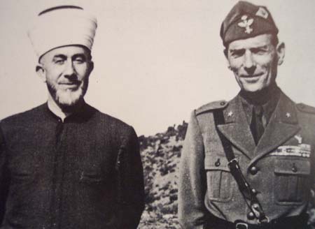 Хадж Амин аль-Хусайни (Великий муфтий Иерусалима) с генералом Чезаре Аме, директором SIM в 1942 году.