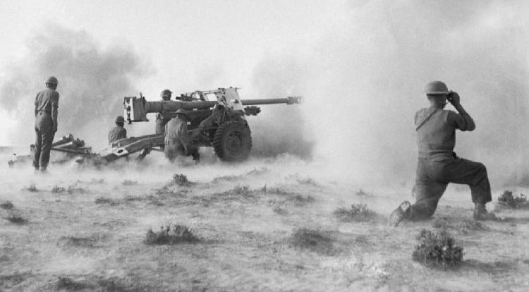 Британское противотанковое орудие в бою. 