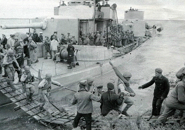 Высадка десанта Краснознаменной Амурской военной флотилии в Маньчжурии. 