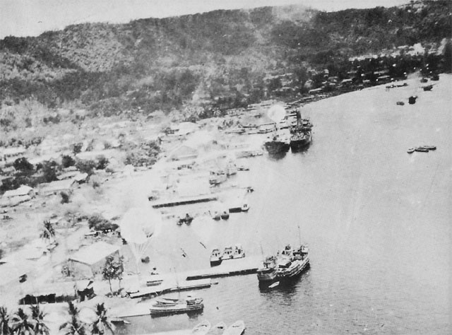 Бомбардировка гавани Симпсона в Рабауле.