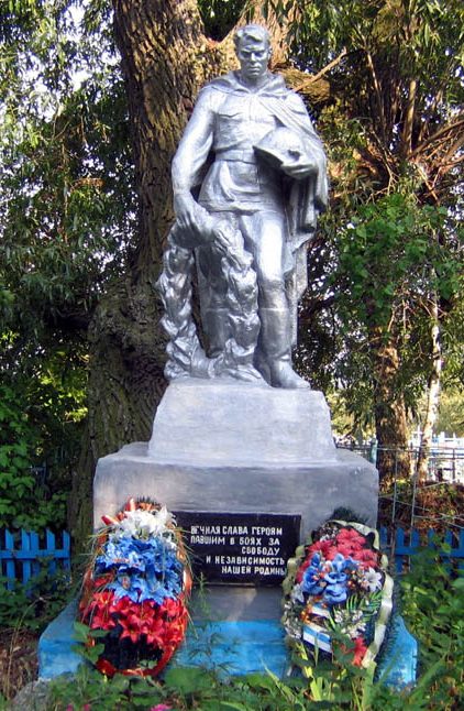 с. Бороздино Новомосковского р-на. Памятник, установленный в 1957 году на братской могиле, в которой похоронено 14 неизвестных советских воинов, погибших в годы войны.