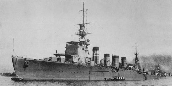 Японский легкий крейсер «Дзинцу». 