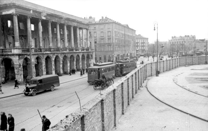 Стена гетто. Май 1941 г. 