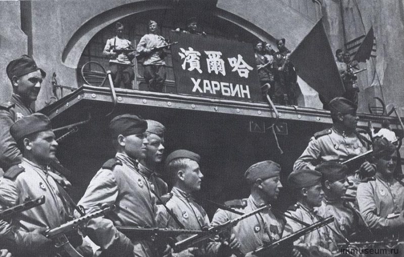 Парад советских войск в Харбине.