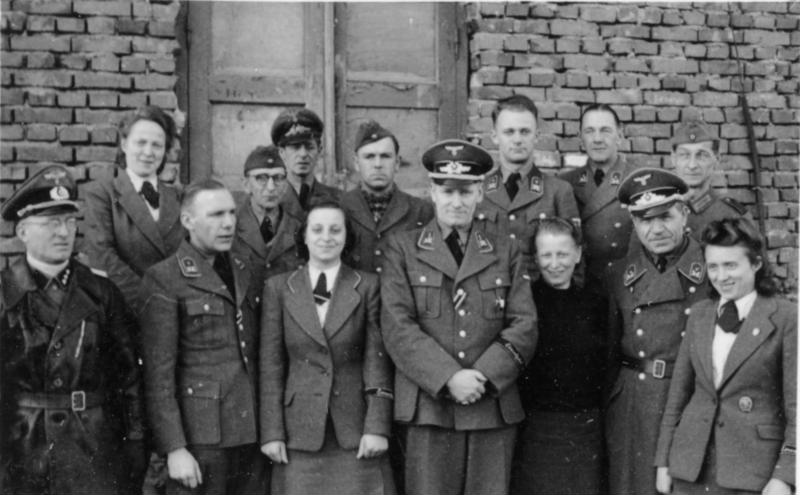 Одна из групп ERR в Минске. 1943 г.