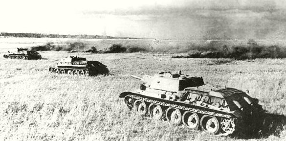 Советские танки под Харьковом.
