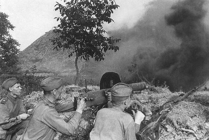 Советские войска в обороне. 