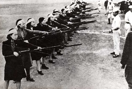 Тренировка волонтеров Женского корпуса. 1941 г. 