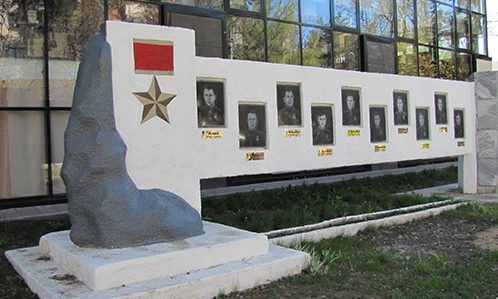 г. Алексин. Стела памяти 10 героев Советского Союза. 