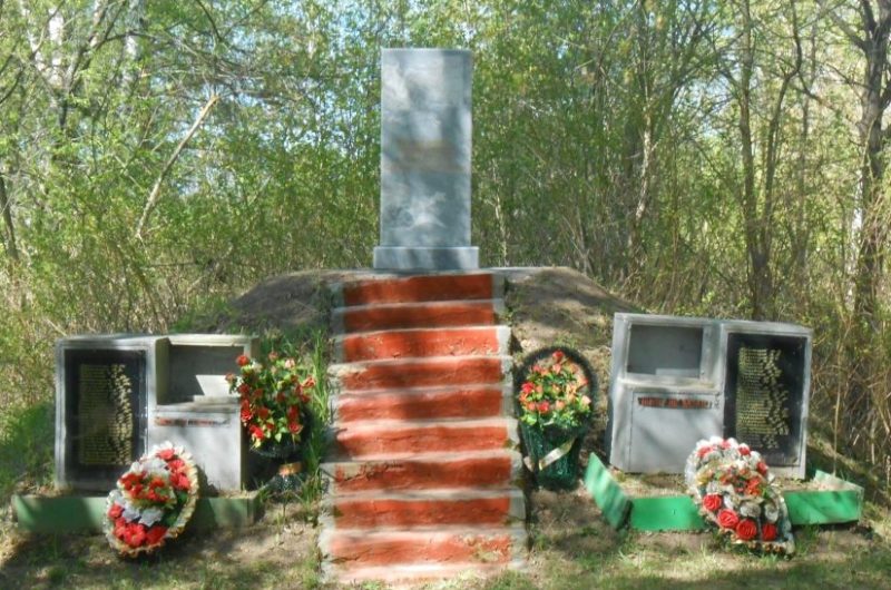 д. Баздрево Дубенского р-на. Памятник, установленный в 2017 году на братской могиле советских воинов, погибших в годы войны.