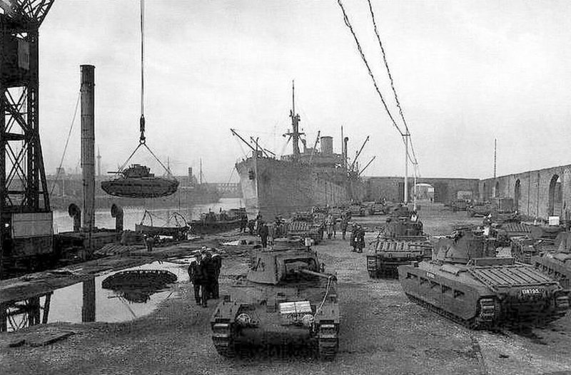 Разгрузка поставок Ленд-лиза в порту. 1941 г. 