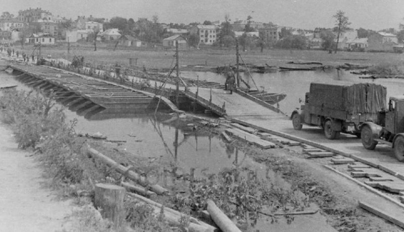 Немецкий понтонный мост. 29 июня 1941 г.
