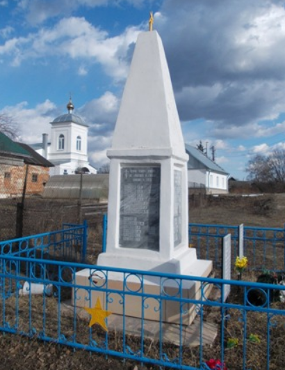 д. Высоцкое Узловского р-на. Памятник, установленный в 1965 году односельчанам, погибшим в годы войны.
