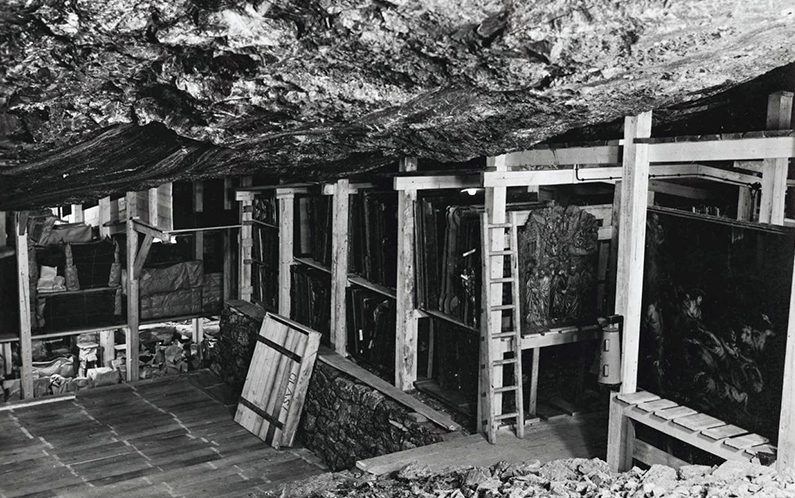 Произведения искусства в соляной шахте Альтаусзее, 1945 г.