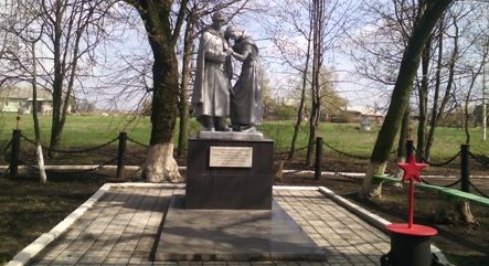 д. Каменка Узловского р-на. Памятник, установленный в 1969 году на братской могиле, в которой похоронены советские воины. 