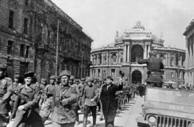 Красная Армия входит в Унгвар. 27 сентября 1944 г. 