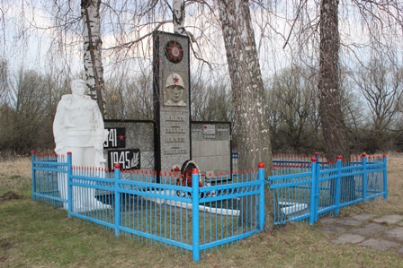 д. Пестово Узловского р-на. Памятник, установленный в 1971 году в честь односельчан, погибших в годы войны. 