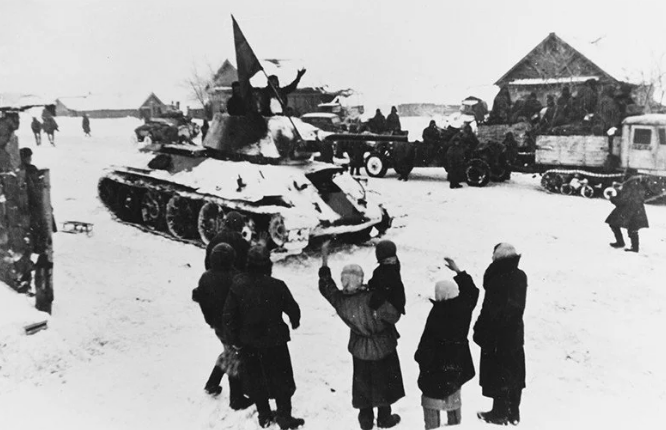 Красная Армия входит в город. Декабрь 1941 г. 