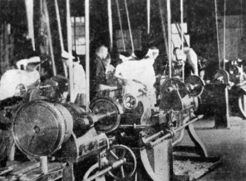 Работницы на фабрике в Мияги-но, Сендай. 1942 г. 