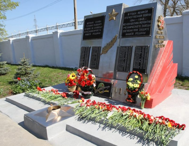г. Новомосковск. Памятник погибшим в годы войны, установленный на территории ОАО НАК «Азот».