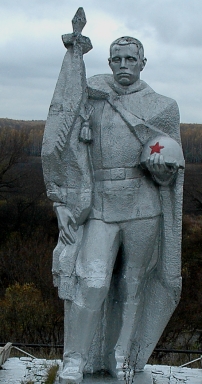д. Большие Голубочки Арсеньевского р-на. Памятник, установленный на братской могиле, в которой похоронены советские воины. 