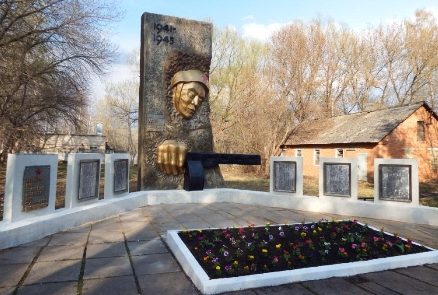 д. Федоровка Узловского р-на. Мемориал, установленный в 1982 году односельчанам, погибшим в годы войны.