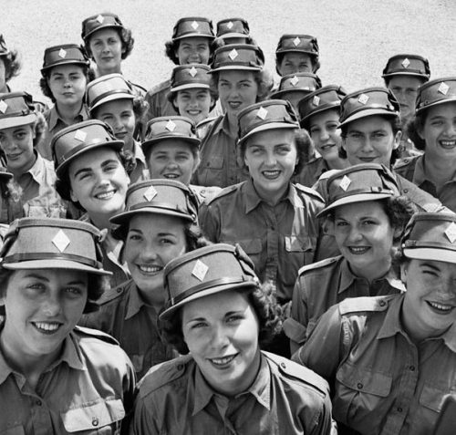 Курсанты в 3-м учебном центре CWAC. 6 апреля 1944 г.