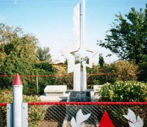 г. Ахтубинск, станция Кочевая. Памятник на братской могиле воинов Советской Армии погибших в 1942 году.