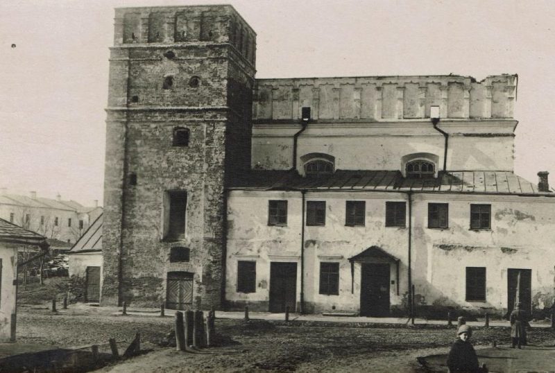 Большая синагога в Луцке до подрыва немцами. 1942 г.