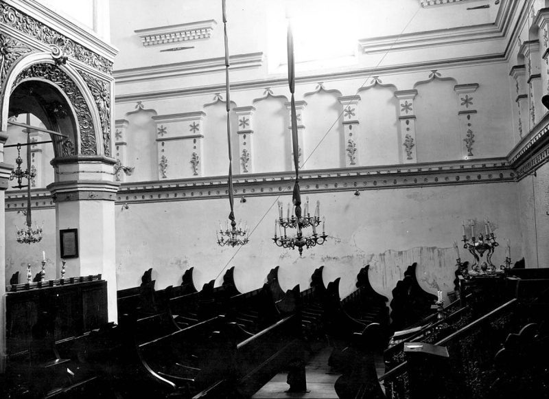 Большая синагога в Луцке до подрыва немцами. 1942 г.