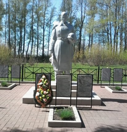 п. Воропаевский Чернского р-на. Памятник, установленный на братской могиле, в которой похоронены советские воины. 
