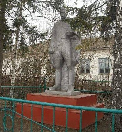 с. Кузьменки Арсеньевского р-на. Памятник, установленный на братской могиле, в которой похоронены советские воины. 