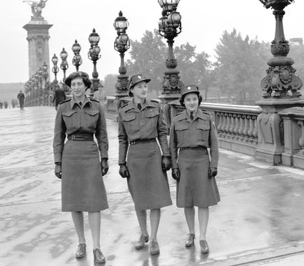 Служащие CWAC в Париже. 15 октября 1944 г.