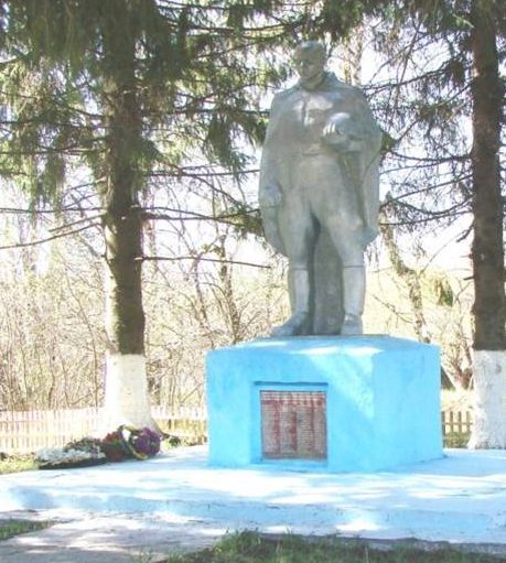 с. Меркулово Арсеньевского р-на. Памятник, установленный на братской могиле, в которой похоронены советские воины. 