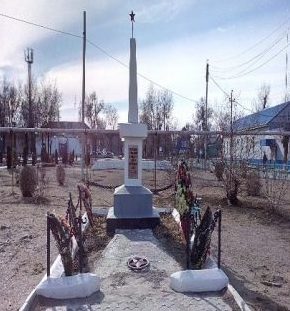 п. Верхний Баскунчак Ахтубинского р-на. Памятник погибшим во время бомбежки.