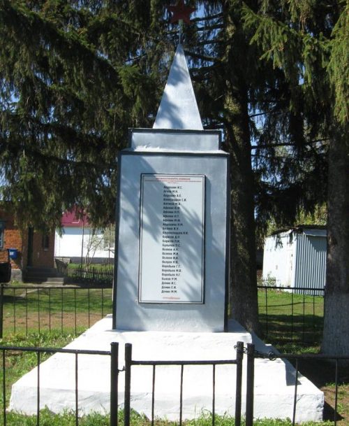 с. Лужны Чернского р-на. Обелиск, установленный в 1966 году на братской могиле, в которой похоронены советские воины.