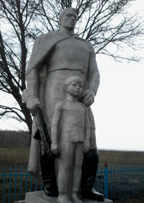 д. Малое Шеламово Чернского р-на. Памятник, установленный на братской могиле, в которой похоронены советские воины.