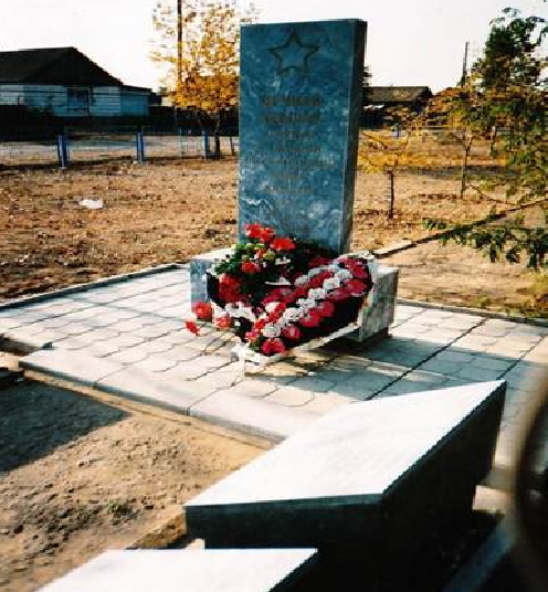 с. Пологое Займище Ахтубинского р-на. Мемориал землякам, погибшим в годы войны.
