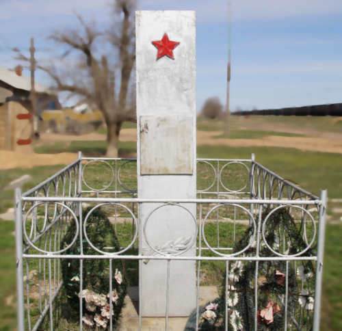 с. Сокрутовка Ахтубинского р-на. Братская могила советских воинов, погибших в годы войны.
