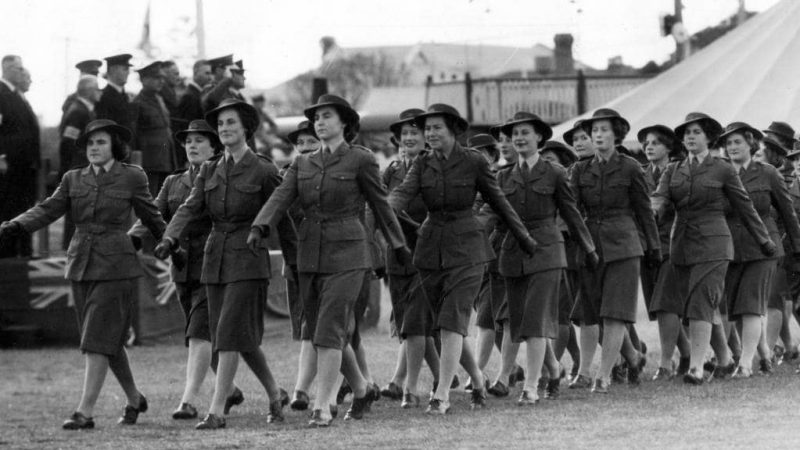 Служащие из AWAS на параде в Брисбене. 24 марта 1945 г.