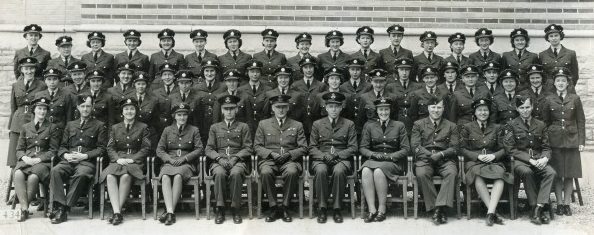 Учебная группа женского дивизиона в Торонто. Онтарио, 1942 г.
