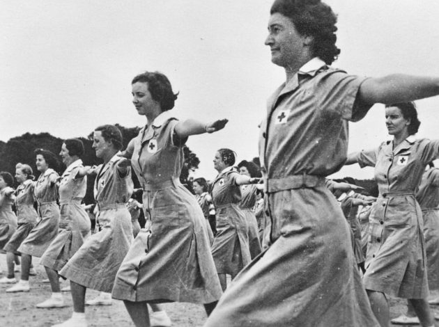 Члены AAMWS на физзарядке. 1944 г.