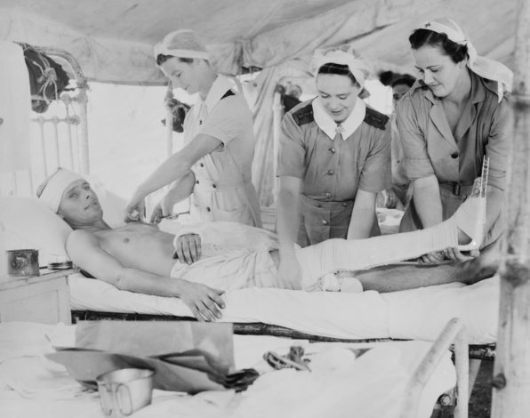 Медсестры AAMWS в госпитале Порт-Морсби, Папуа. Февраль 1944 г. 